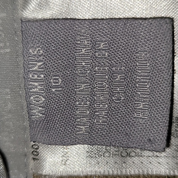 Cloudveil. Premium women's pants.  Cargo-style. Like-new.  Size 10 - Picture 3 of 16